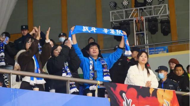 必一运动平台-“河北五超”辛集球迷王明辉：车轮丈量热爱 热血点亮看台